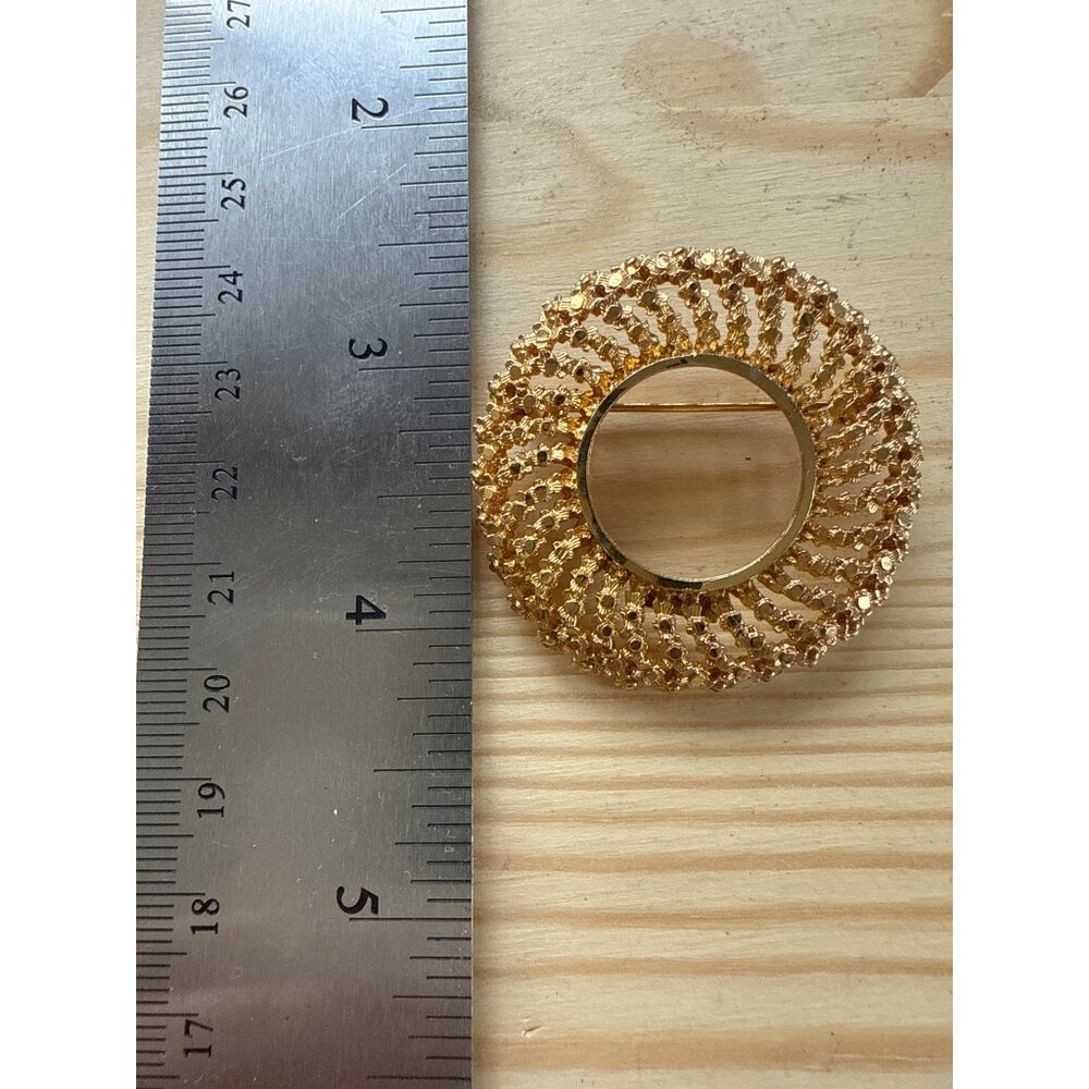 Vintage BSK Gold Tone Circular Brooch Pin Intricate Textured Design - Picture 5 of 5